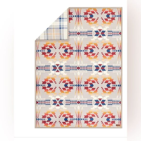 Brand New! Pendleton Reversible Plush Throw -Legend Lake Gray - Picture 4 of 6